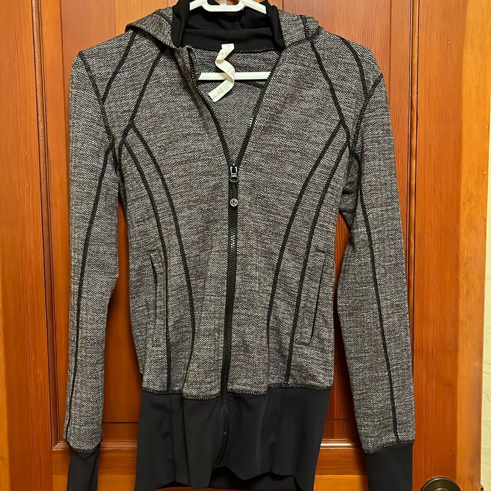 Hoodie sweatshirt. Houndstooth with zip front